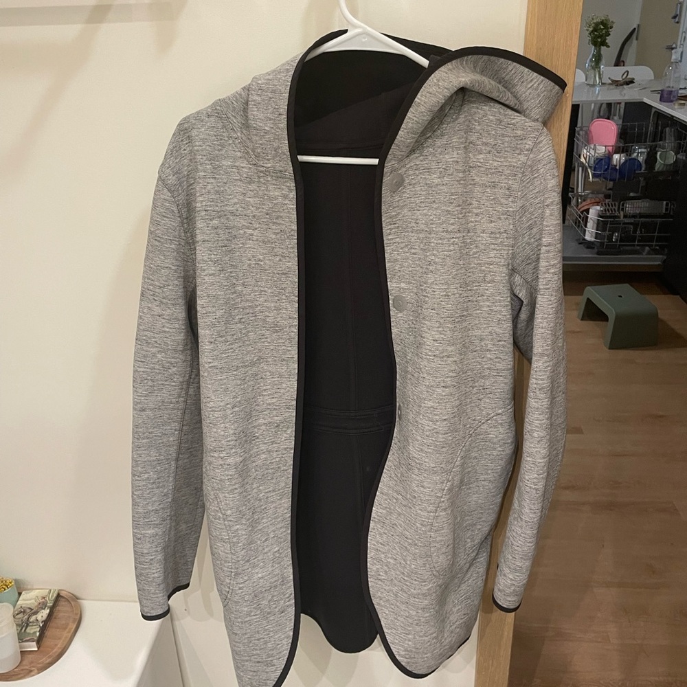 Lululemon Women's City Bound Reversible Wrap Jacket Grey/Black size small